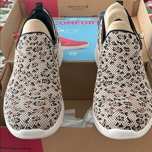 Skechers Women's Black and Tan Slip-On Sneakers (Leopard Pattern). Size 8